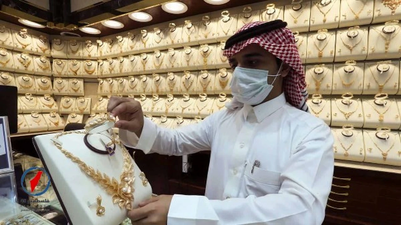 سعر الذهب في السعودية يهبط إلى 486 ريالاً خلال تعاملات مساء اليوم